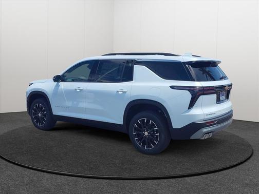 Polar White Tricoat 2026 Chevrolet Traverse LT