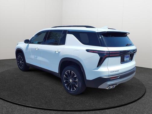 Summit White 2026 Chevrolet Traverse LT