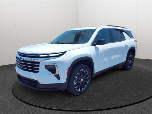 Summit White 2026 Chevrolet Traverse LT