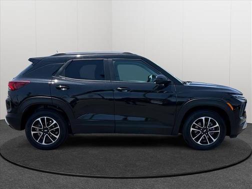 Mosaic Black Metallic 2025 Chevrolet Trailblazer LT
