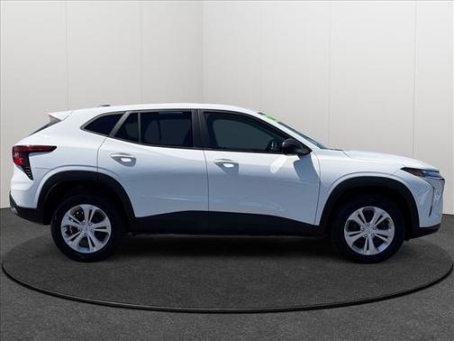 Summit White 2025 Chevrolet Trax LS
