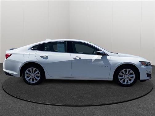 Summit White 2024 Chevrolet Malibu FWD 1LT