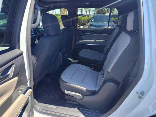 Summit White 2026 Chevrolet Traverse LT