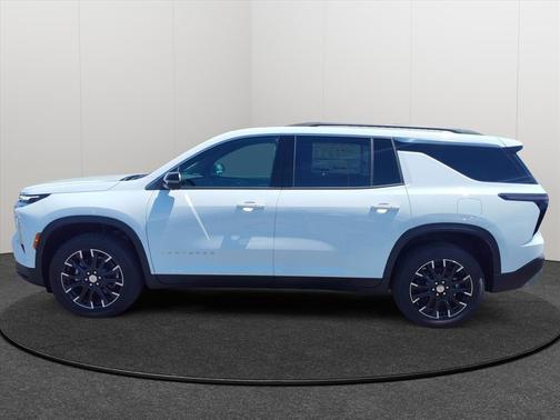 Summit White 2026 Chevrolet Traverse LT