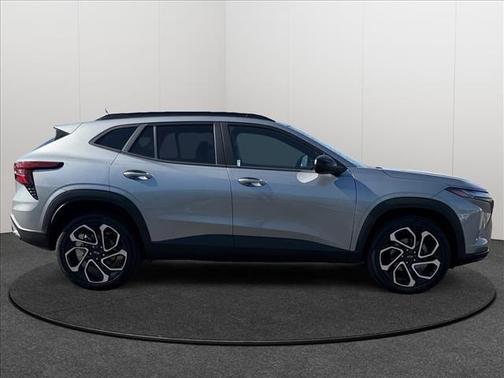 Sterling Gray Metallic 2024 Chevrolet Trax FWD 2RS