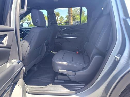 Sterling Gray Metallic 2026 Chevrolet Traverse LT