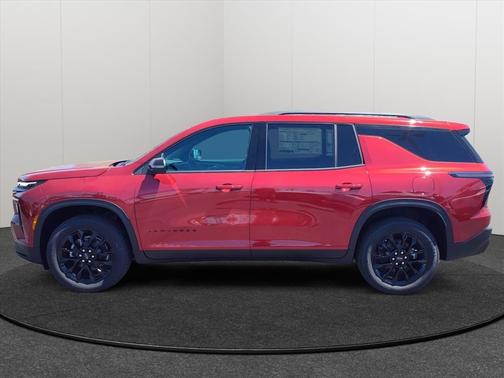 Radiant Red Tintcoat 2026 Chevrolet Traverse LT