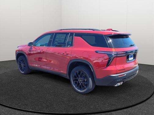 Radiant Red Tintcoat 2026 Chevrolet Traverse LT