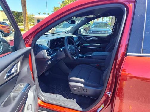 Radiant Red Tintcoat 2026 Chevrolet Traverse LT
