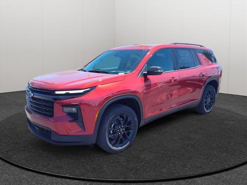 Radiant Red Tintcoat 2026 Chevrolet Traverse LT