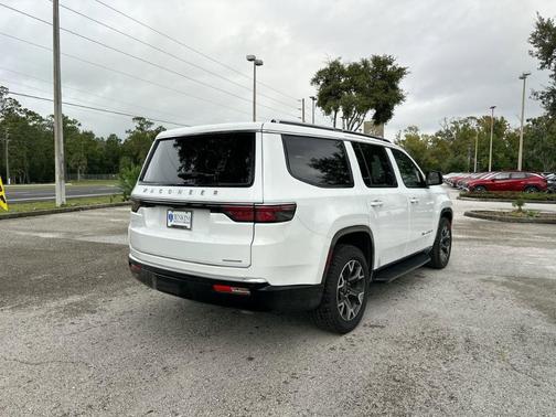 Bright White Clearcoat 2023 Jeep Wagoneer Series III