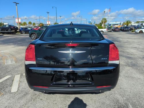 2022 Chrysler 300 Touring