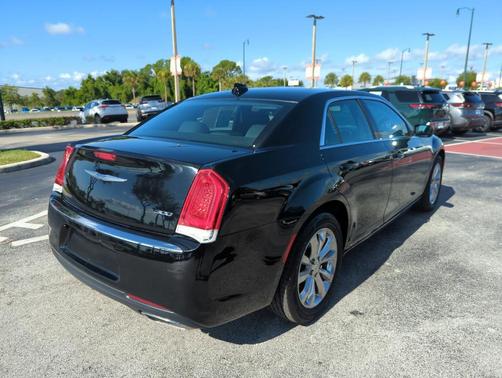 2022 Chrysler 300 Touring