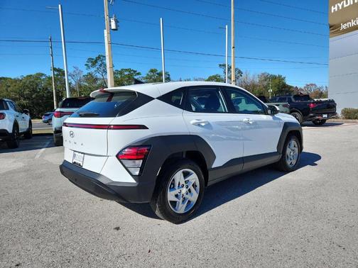 2026 Hyundai KONA SE