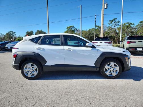 2026 Hyundai KONA SE