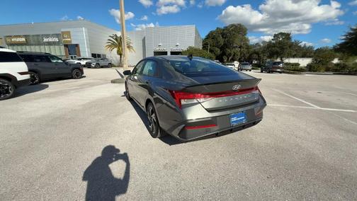 2025 Hyundai ELANTRA HEV SEL