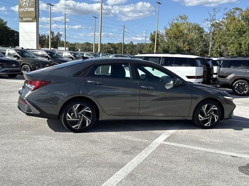 2025 Hyundai ELANTRA HEV SEL