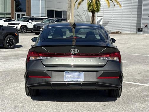 2025 Hyundai ELANTRA HEV SEL
