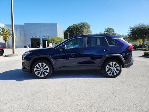 2022 Toyota RAV4 XLE Premium