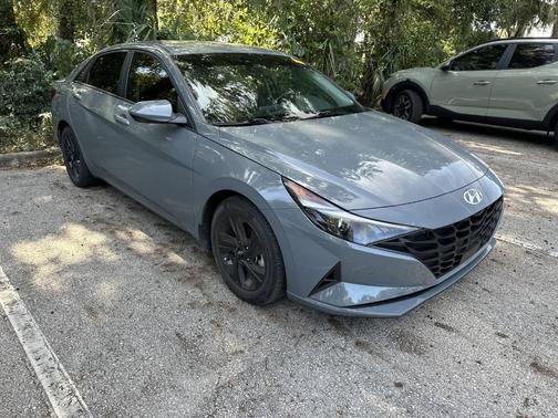 2022 Hyundai ELANTRA SEL