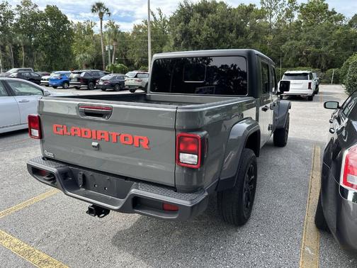 2022 Jeep Gladiator Sport
