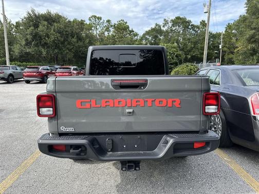 2022 Jeep Gladiator Sport