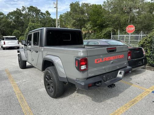 2022 Jeep Gladiator Sport