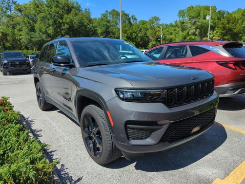 Metallic 2024 Jeep Grand Cherokee Laredo