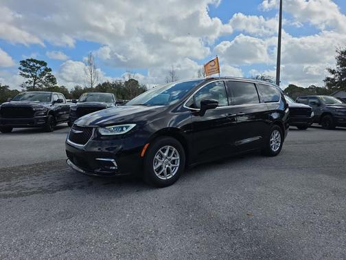 Diamond Black 2024 Chrysler Pacifica Touring-L