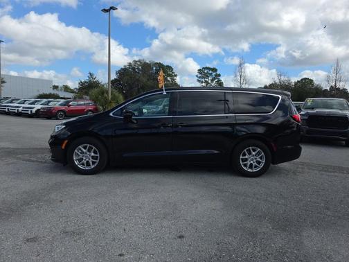 Diamond Black 2024 Chrysler Pacifica Touring-L