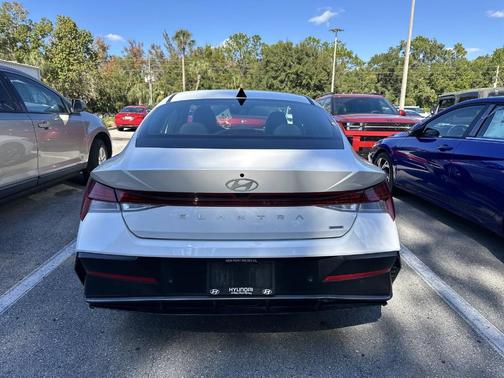 2024 Hyundai ELANTRA HEV Limited