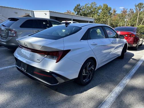 2024 Hyundai ELANTRA HEV Limited