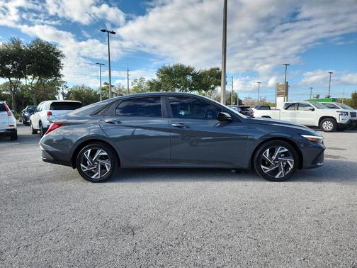 2025 Hyundai ELANTRA HEV SEL