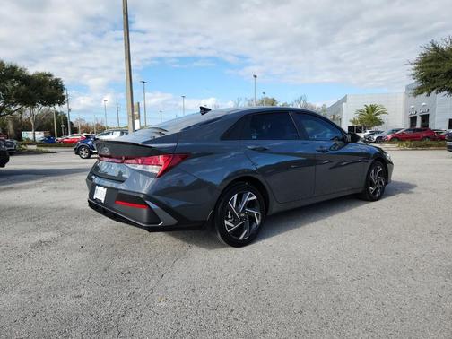 2025 Hyundai ELANTRA HEV SEL