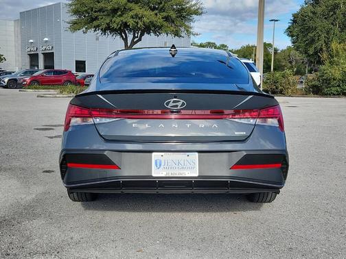2025 Hyundai ELANTRA HEV SEL