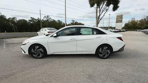2025 Hyundai ELANTRA Limited