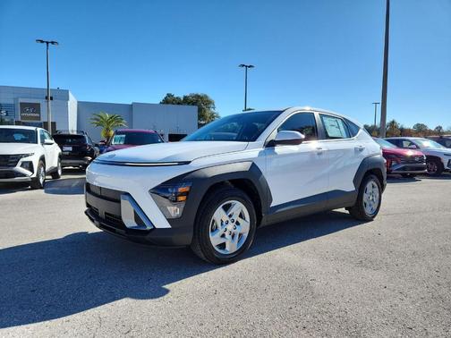 2026 Hyundai KONA SE