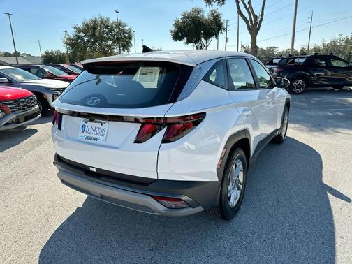 2026 Hyundai TUCSON SE