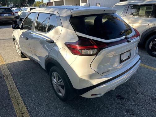 2023 Nissan Kicks S