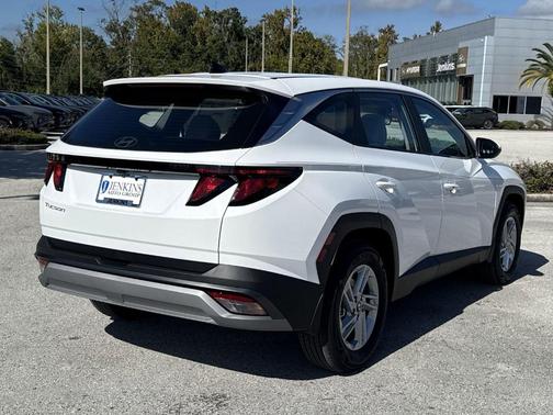 2026 Hyundai TUCSON SE