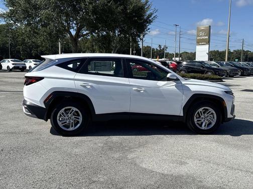 2026 Hyundai TUCSON SE