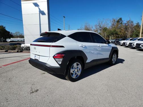 2026 Hyundai KONA SE