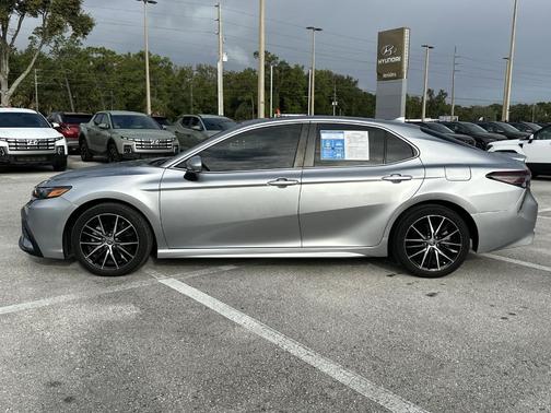 2022 Toyota Camry SE