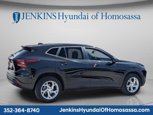 Mosaic Black Metallic 2024 Chevrolet Trax LS