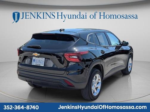 Mosaic Black Metallic 2024 Chevrolet Trax LS