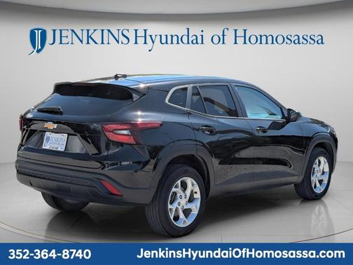 Mosaic Black Metallic 2024 Chevrolet Trax LS