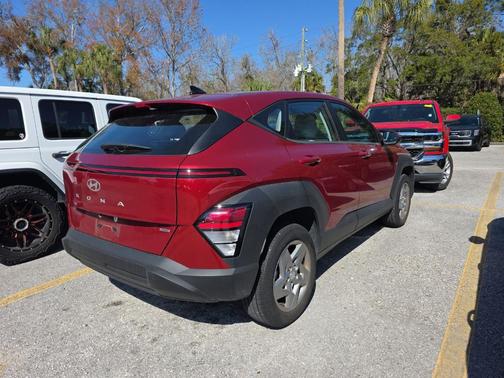 2024 Hyundai KONA SE