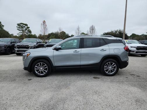 2024 GMC Terrain SLT