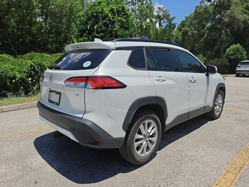 Pearl 2022 Toyota Corolla Cross LE