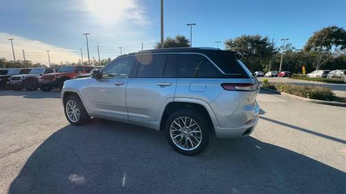 2022 Jeep Grand Cherokee Summit